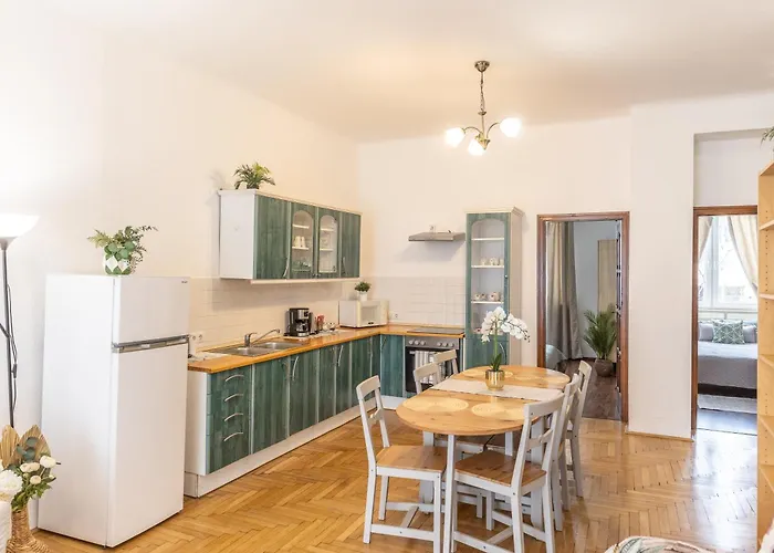 Riverside Balcony Apartment With View To Danube