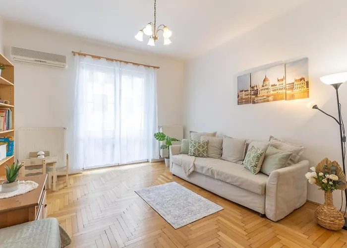 Riverside Balcony Apartment With View To Danube