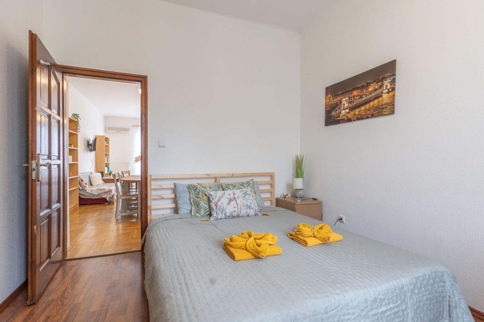 Apartment Riverside Balcony With View To Danube Budapest