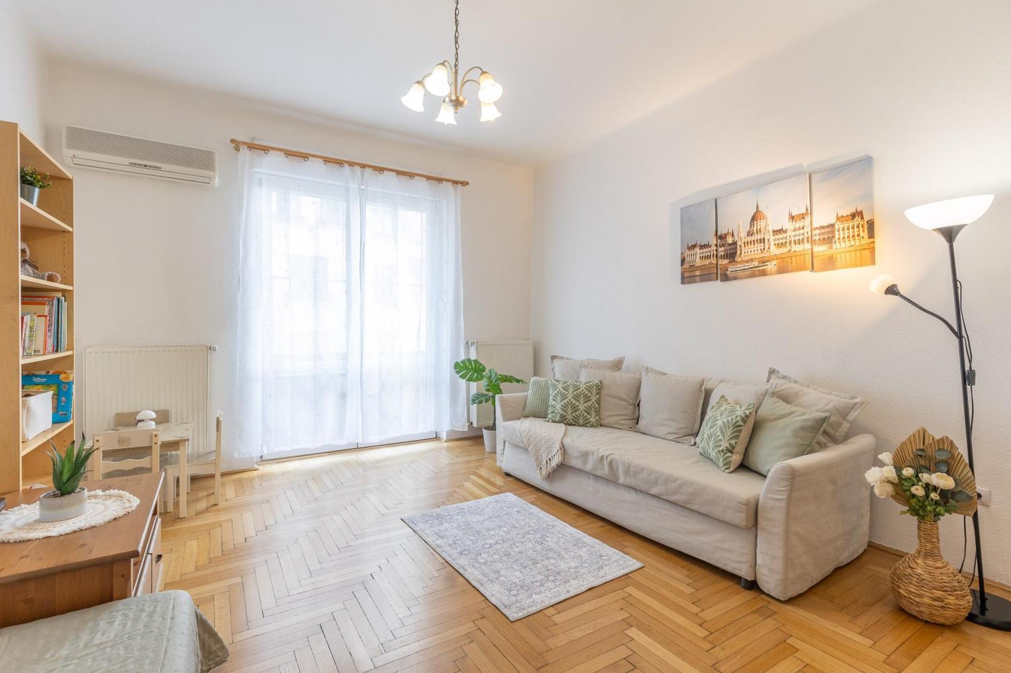 Apartment Riverside Balcony With View To Danube
